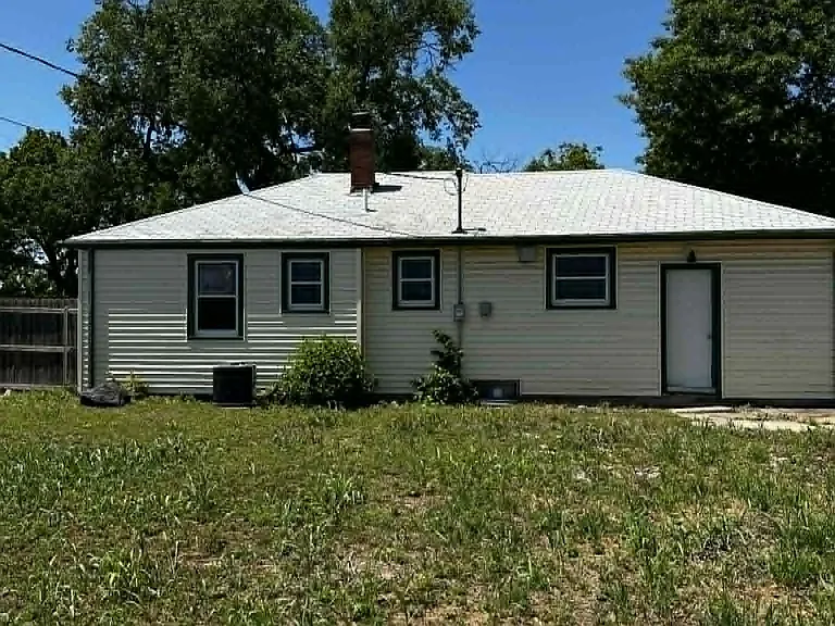 2334 S Greenwood Ave — Photo 7
