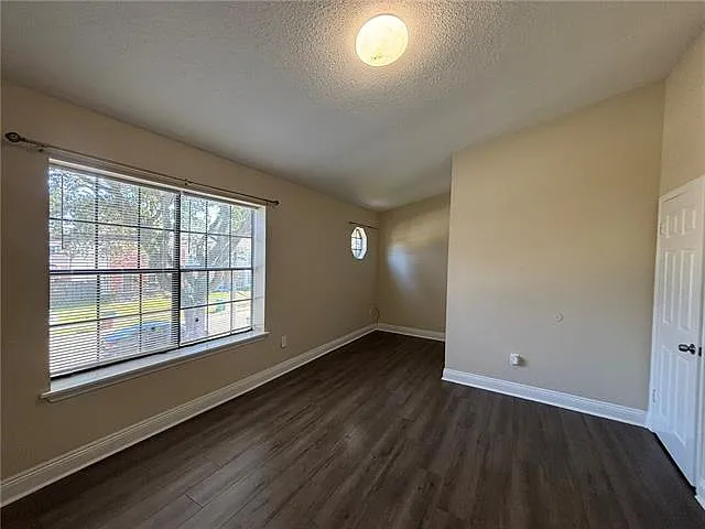 2332 Oxford Pl — Photo 16