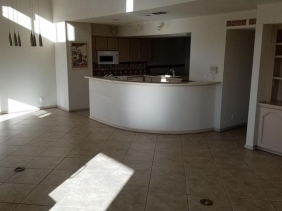 3rd image of 5115 Glenwood Pointe Ln NE