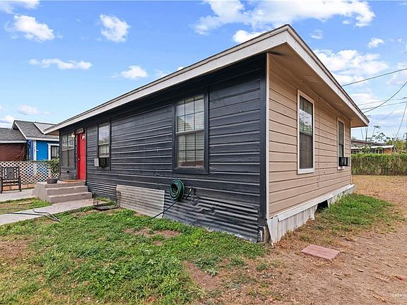 2nd image of 915 E Los Ebanos St