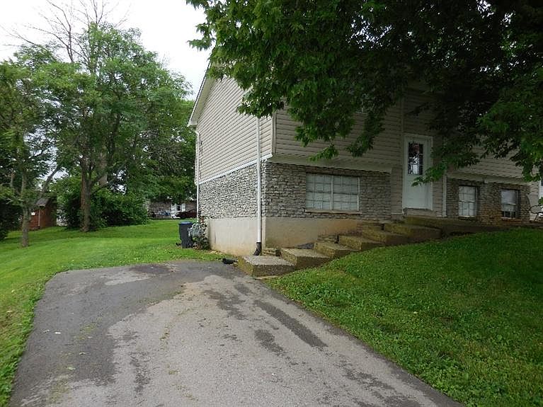 2nd image of 571 Williamsburg Rd