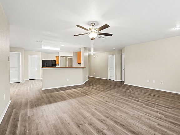 4th image of 4014 Red Rock Dr