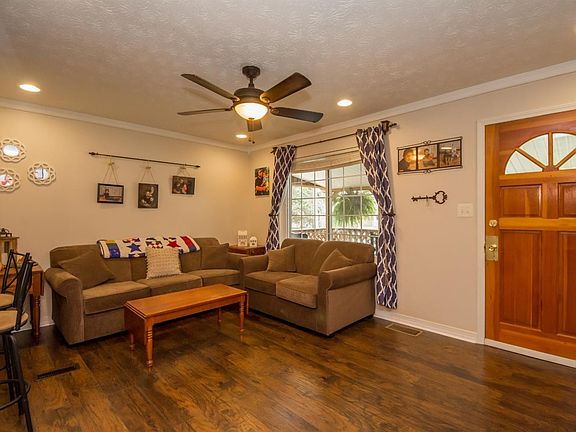 5th image of 108 Rose Ln