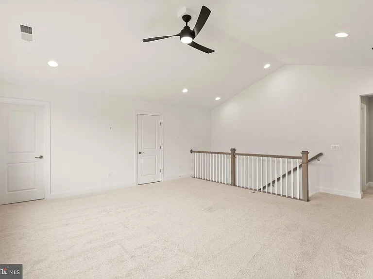 121 Cowbird St — Photo 40
