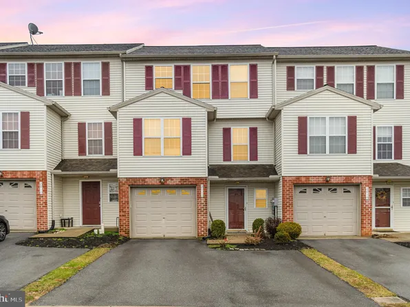 2012 Greystone Dr, Lebanon, PA 17042