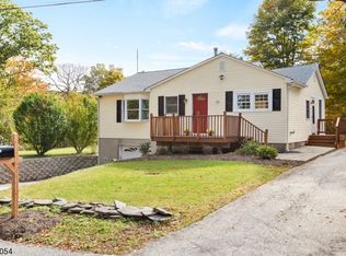 10 Kingsland Rd, Hewitt, NJ 07421
