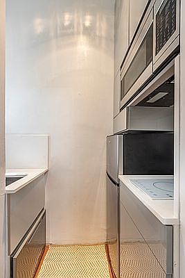 5th image of 26 E 63rd St APT 7E