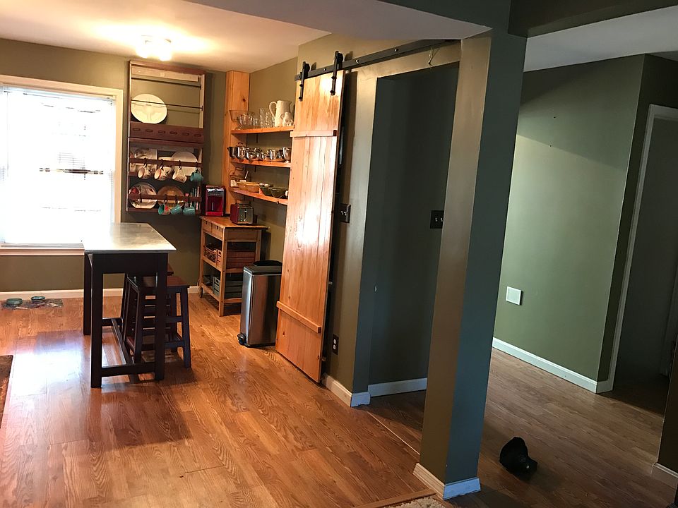 barn door slides to Pantry