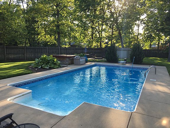 3rd image of 8233 Shadybrook Dr