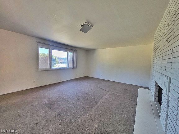 3rd image of 735 Greenbriar Townhouse Way