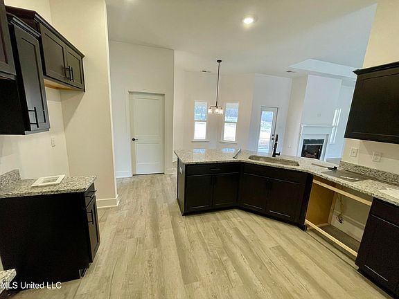 4th image of 112 Farley Rd