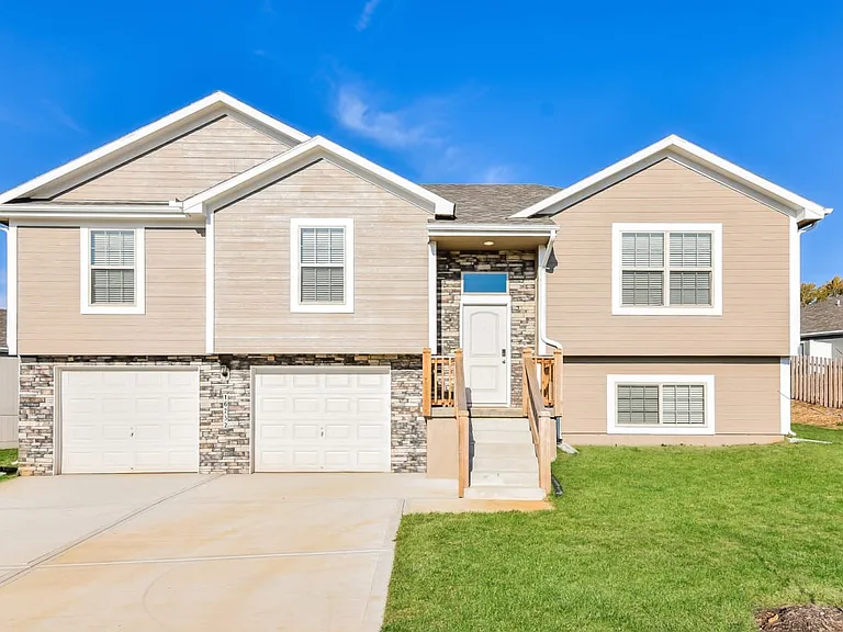 Elm Grove Luxury Rental Homes — Photo 38