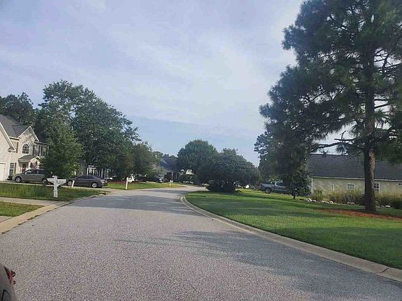 Exterior Neighborhood (street photo)