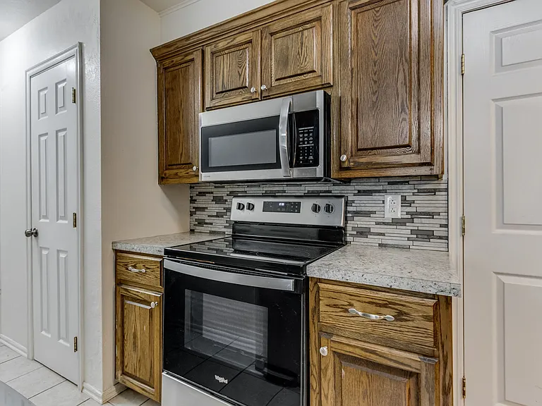 1828 Burnt Oak St — Photo 12