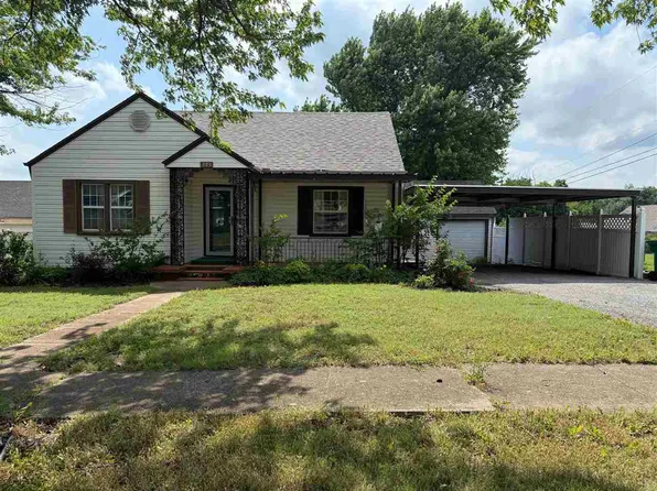 303 N 11th St, Perry, OK 73077