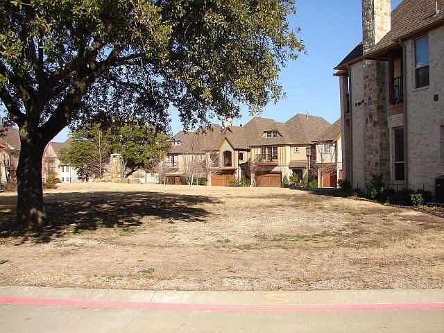 1st image of 2608 Stoneleigh Cir