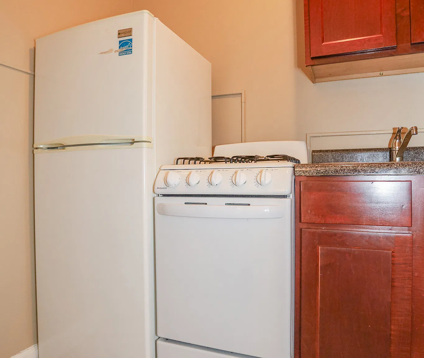 1062 W Rosemont Ave — Photo 4
