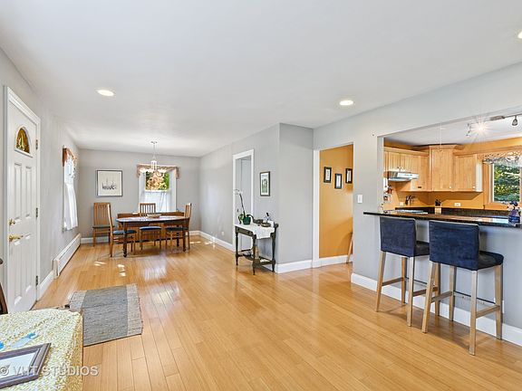 3rd image of 1530 Deerfield Pl