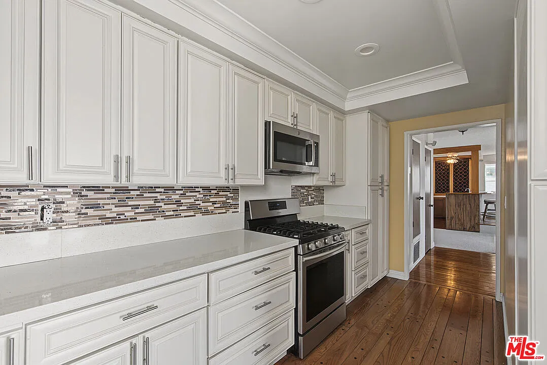 5 bed, 4.0 bath, 3136 sqft, $5,700 — Photo 3