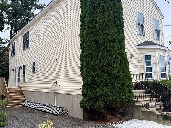 4th image of 130 Washburn Ave