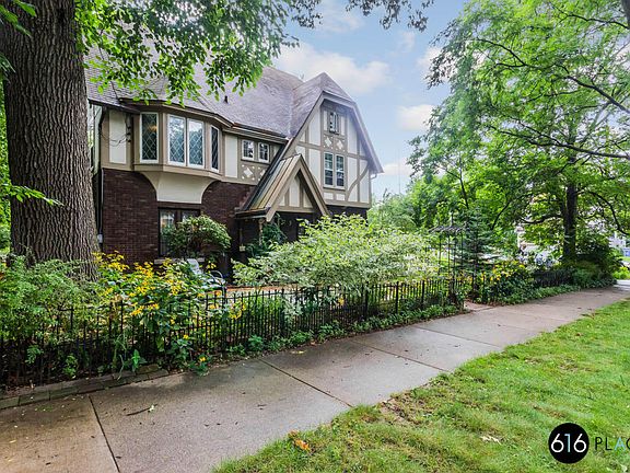 3rd image of 800 Sigsbee St SE