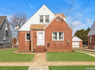 201 Cedar St, Valley Stream, NY 11580