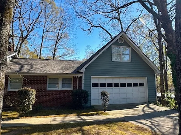 1380 Chestnut Hill Rd — Photo 2