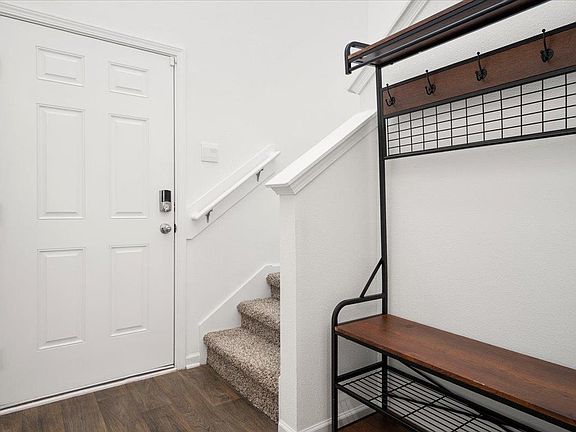4th image of 81 Ashbrook St