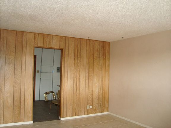 2nd image of 10537 Sidney St
