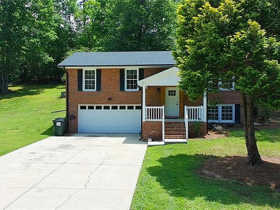 2nd image of 117 Kingswood Place Dr