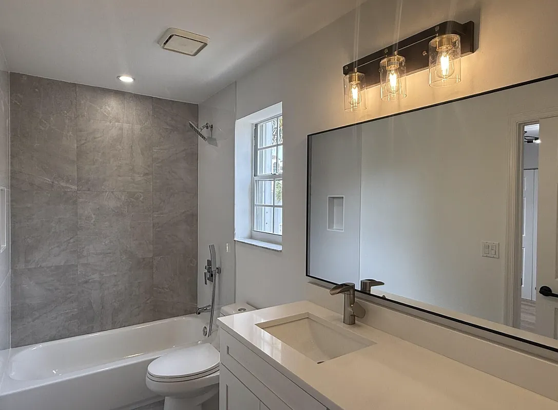3 bed, 2.5 bath, 1614 sqft, $3,900 — Photo 4