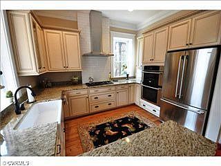 4th image of 2703 Grove Ave