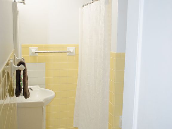4th image of 226 E Edgar Ave