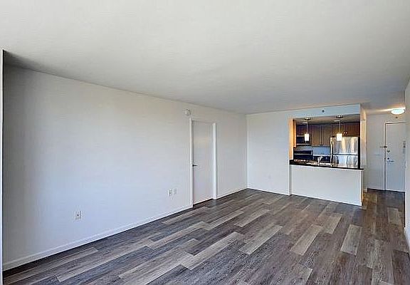5th image of 229 Chrystie St APT 415