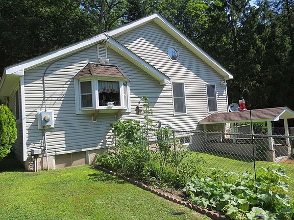 2nd image of 60 Willow Ln