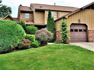1335 Lexington Dr, Lawrence, PA