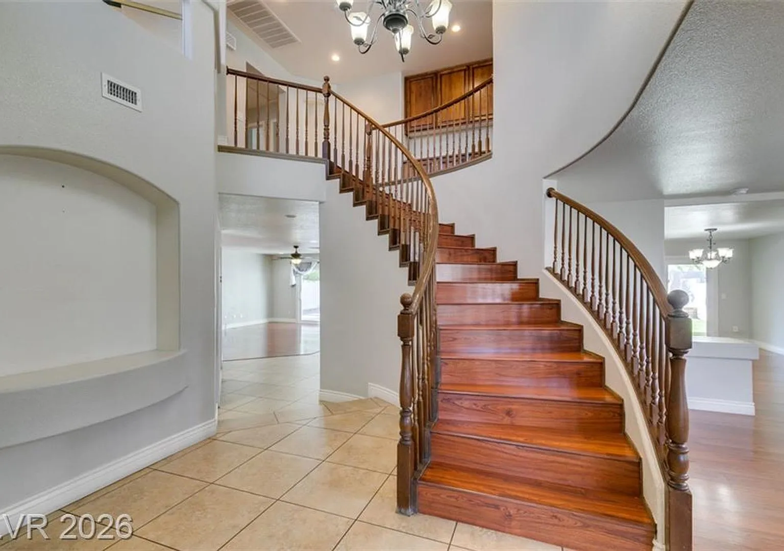 Beautiful Silverado Ranch Home with 5 Bedrooms, Loft, Solar & Included Internet — Photo 3