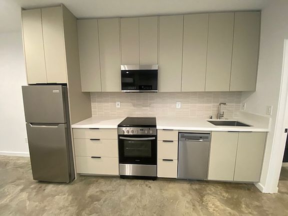 3rd image of 818 Grant St #13