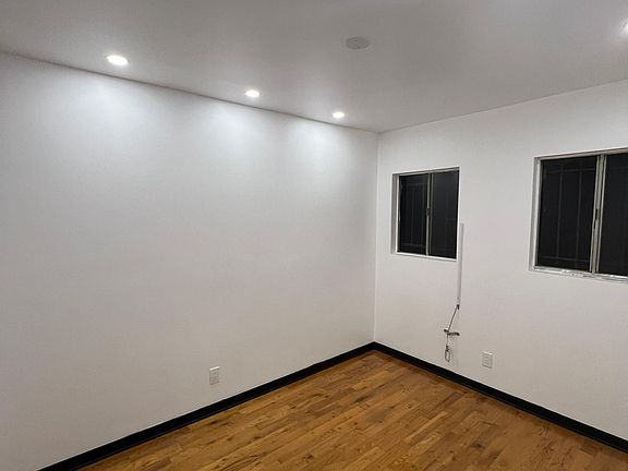 5th image of 421 E Century Blvd #1