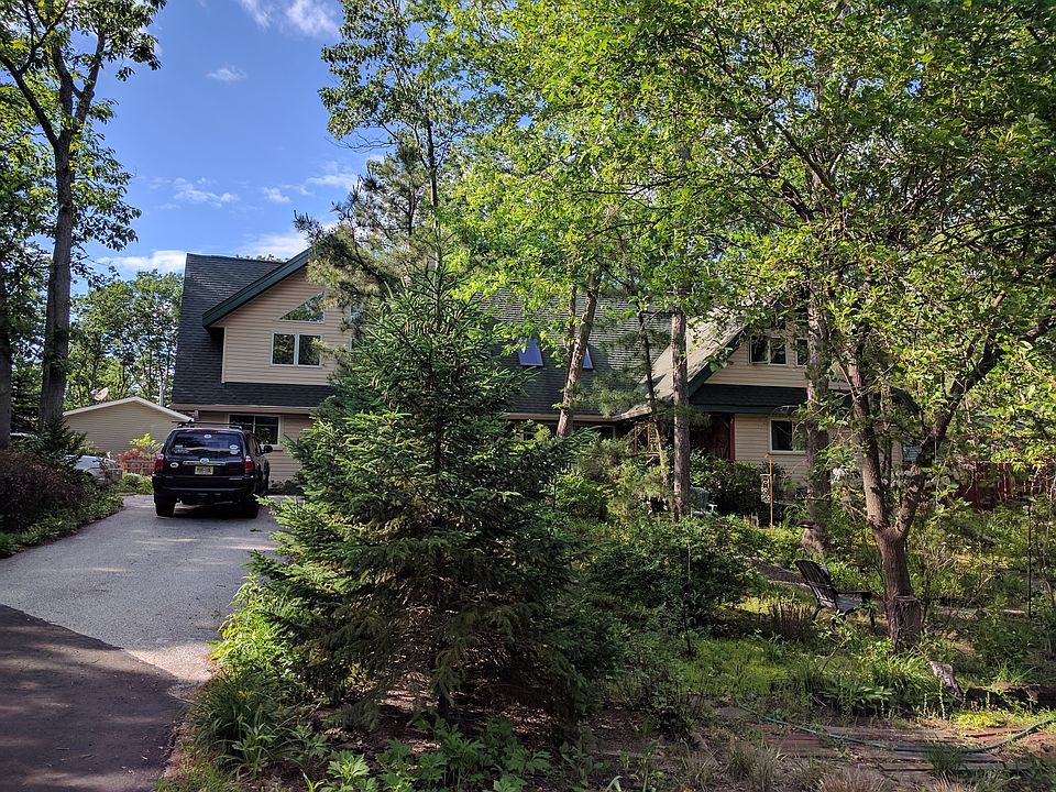 2nd image of 100 Manhasset Trl