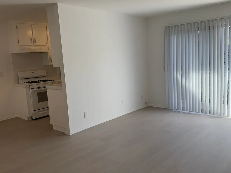 1415 Brockton Ave — Photo 16