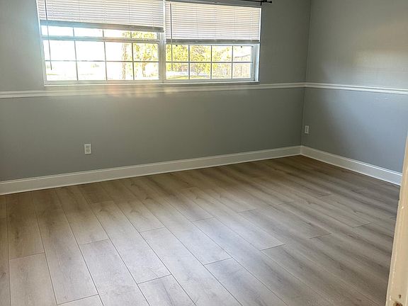 5th image of 22392 Lewiston Ave