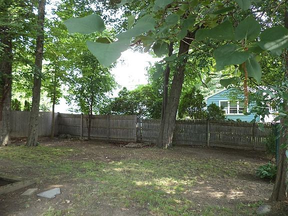 4th image of 42 Bayley St