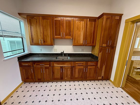 5th image of 820 Stanyan St APT 3