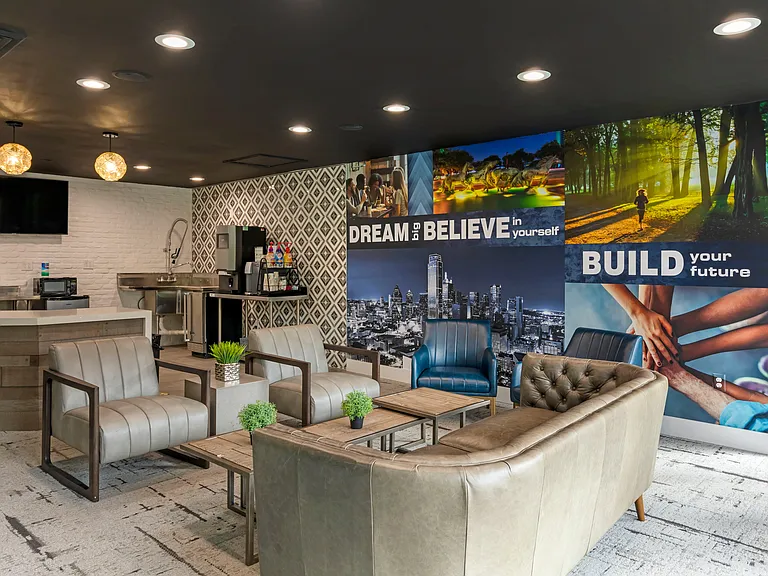 Modern Community Lounge at Las Colinas Heights, Irving