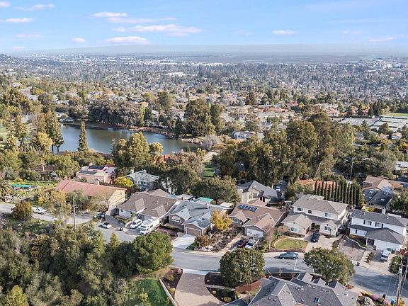 4th image of 681 Edgecliff Way