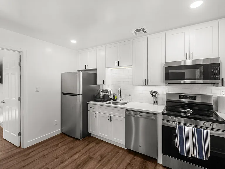 1242 E Pierce St #3 — Photo 16