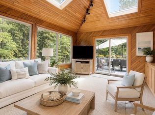 18 Lido Ln, Bedford, MA 01730