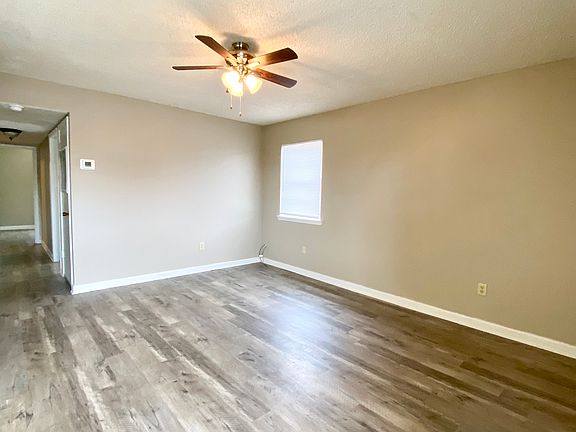 3rd image of 426 Vieux Orleans Cir APT B