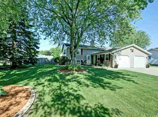 1190 Goss Ave, Menasha, WI 54952